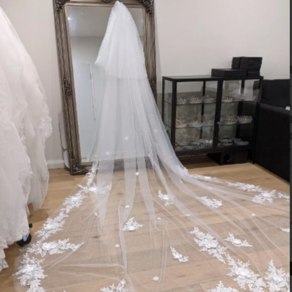 Drop Veil Floral Embroidered Cathedral Wide Wedding Veil White With Blusher - Picture 3 of 5